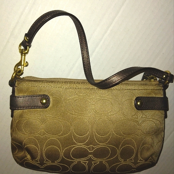 L@@K! Gorgeous/Rare COACH ~Mia Signature Outline Large Sateen Clutch Wristlet☆ - Picture 8 of 16